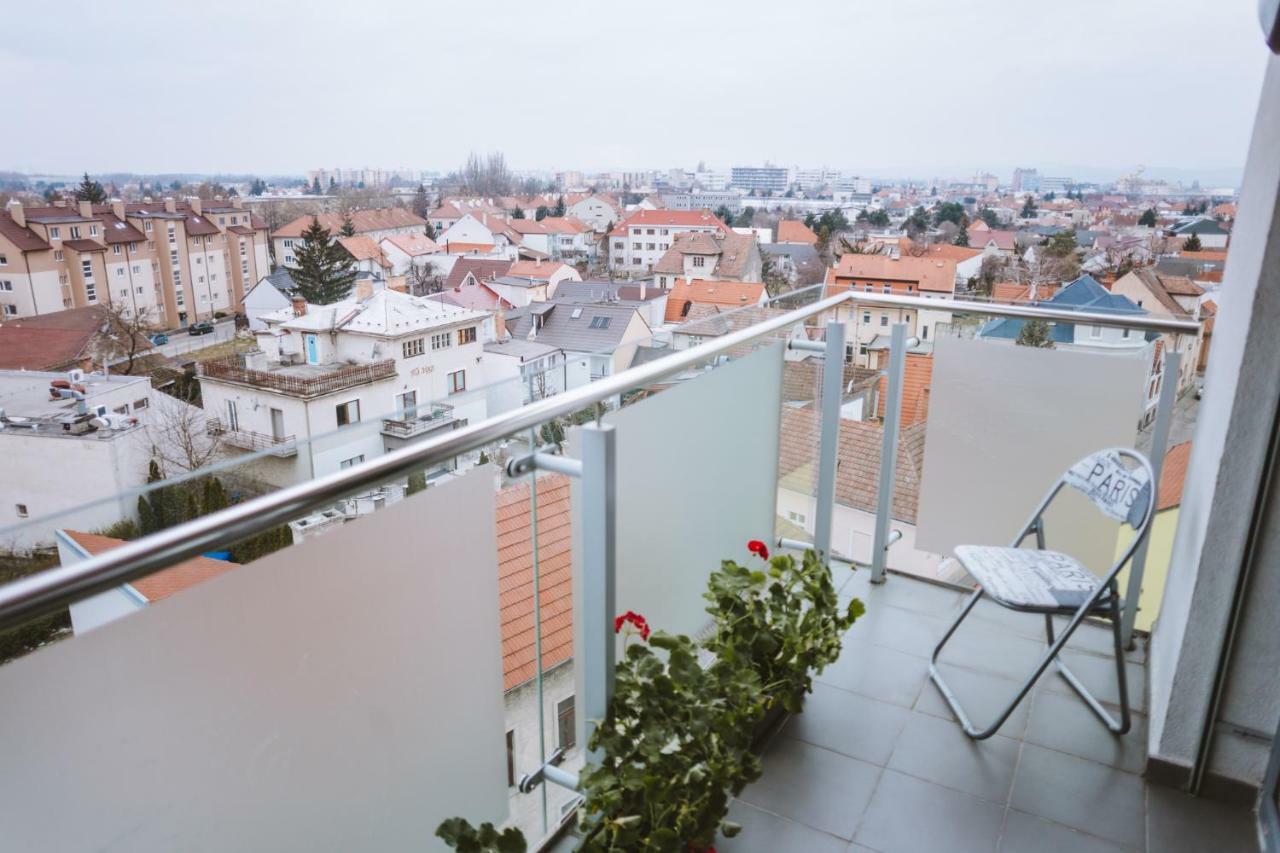 Design Apartment, The City Centre Close To The Health Spa Piestany Bagian luar foto