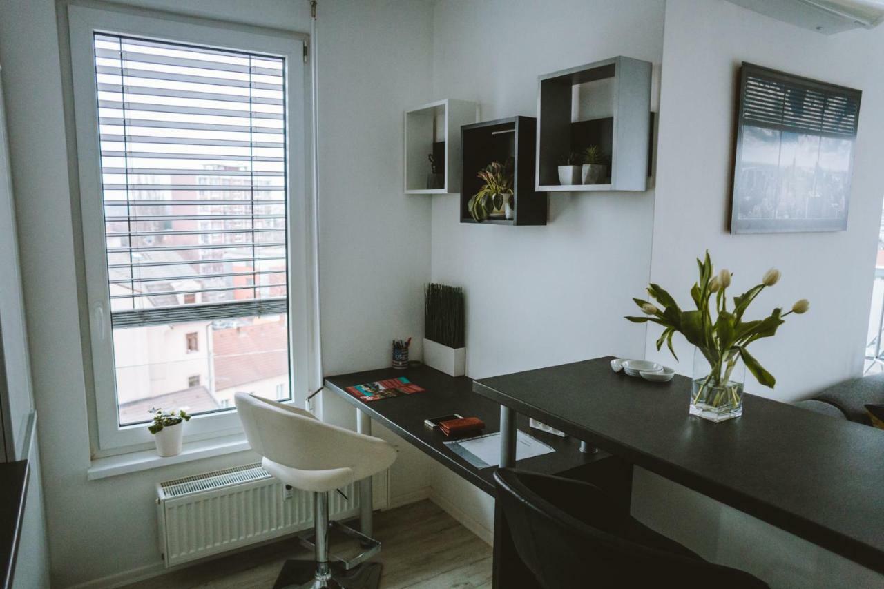 Design Apartment, The City Centre Close To The Health Spa Piestany Bagian luar foto