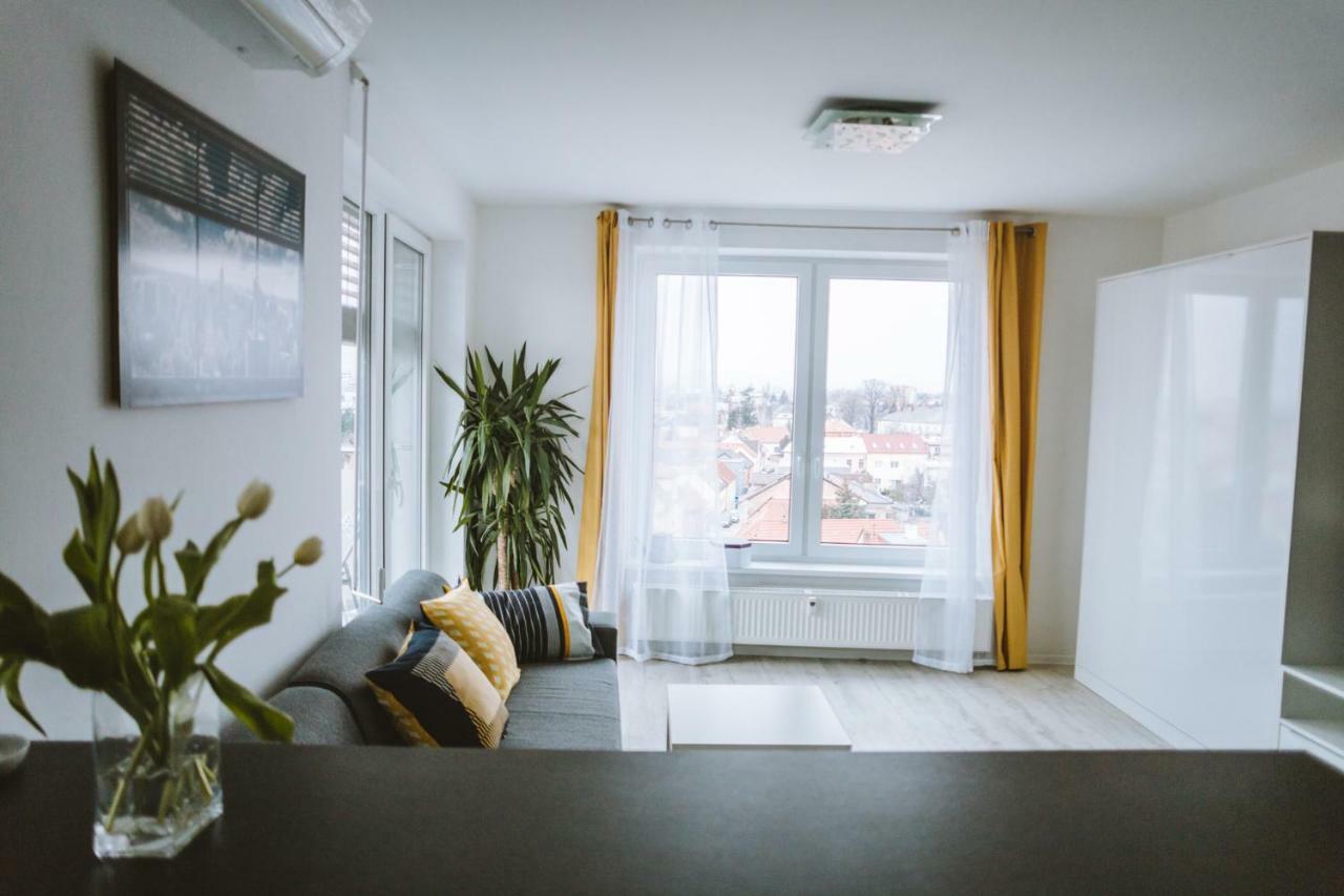 Design Apartment, The City Centre Close To The Health Spa Piestany Bagian luar foto