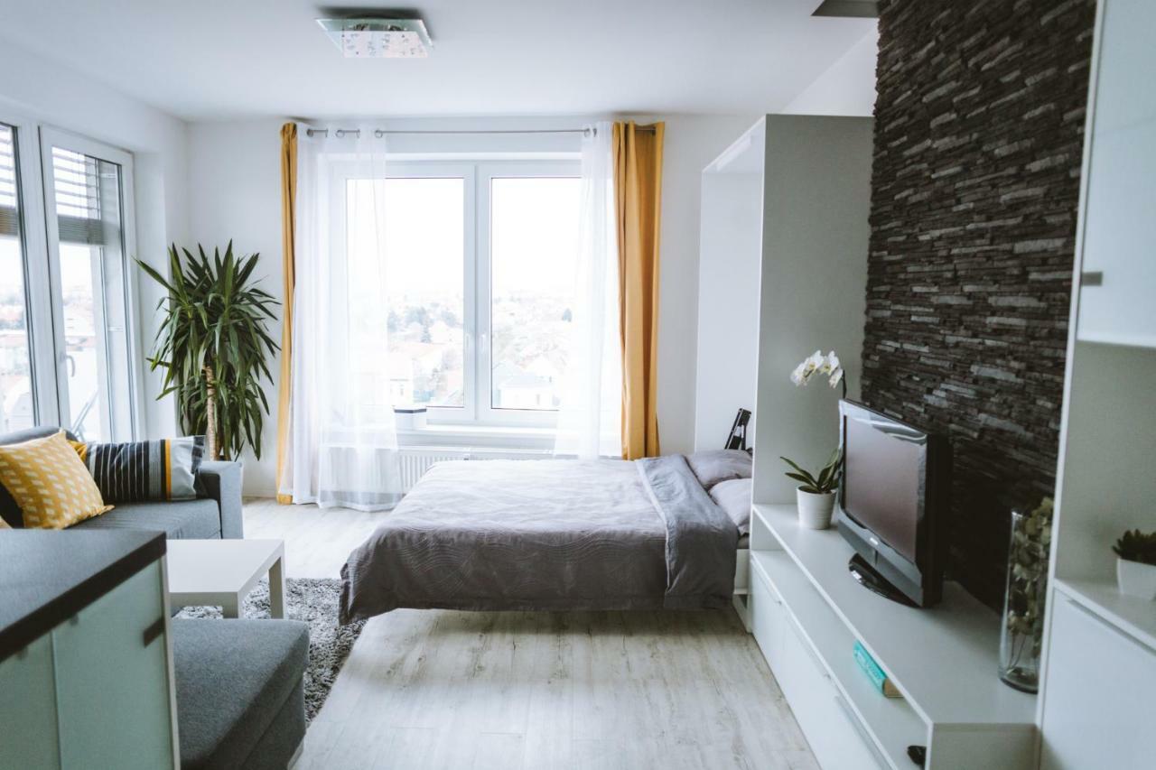 Design Apartment, The City Centre Close To The Health Spa Piestany Bagian luar foto